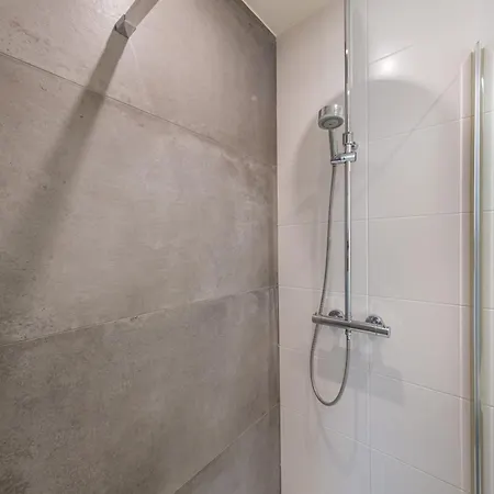 דירה Renovated 2-bedroom In