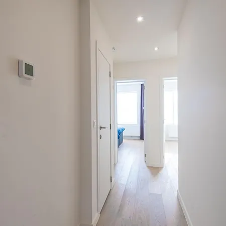 דירה Renovated 2-bedroom In