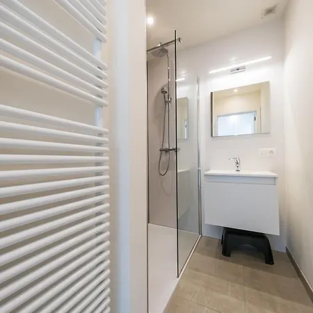 Renovated 2-bedroom In אוסטנדה